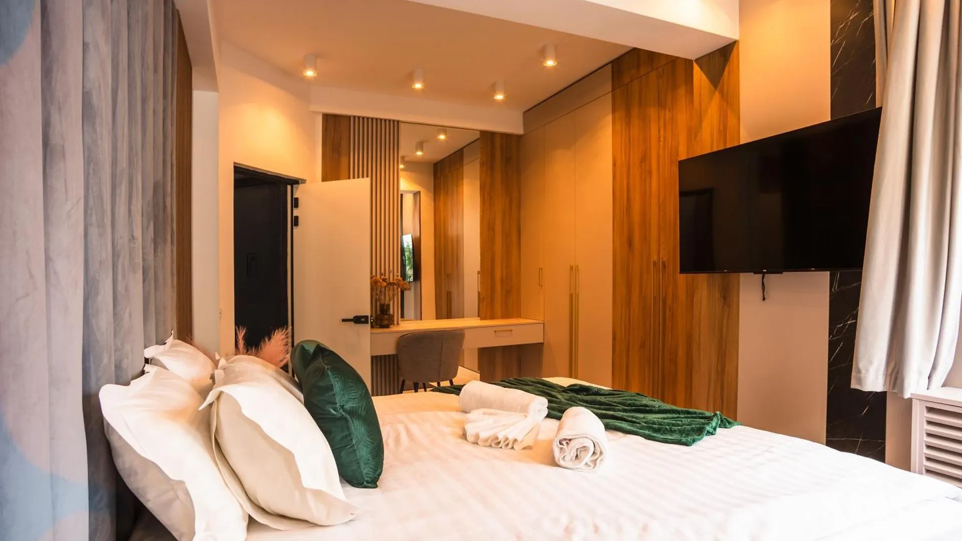 Radisson Luxe - At Victoriei Avenue Apartment Bucharest Romania