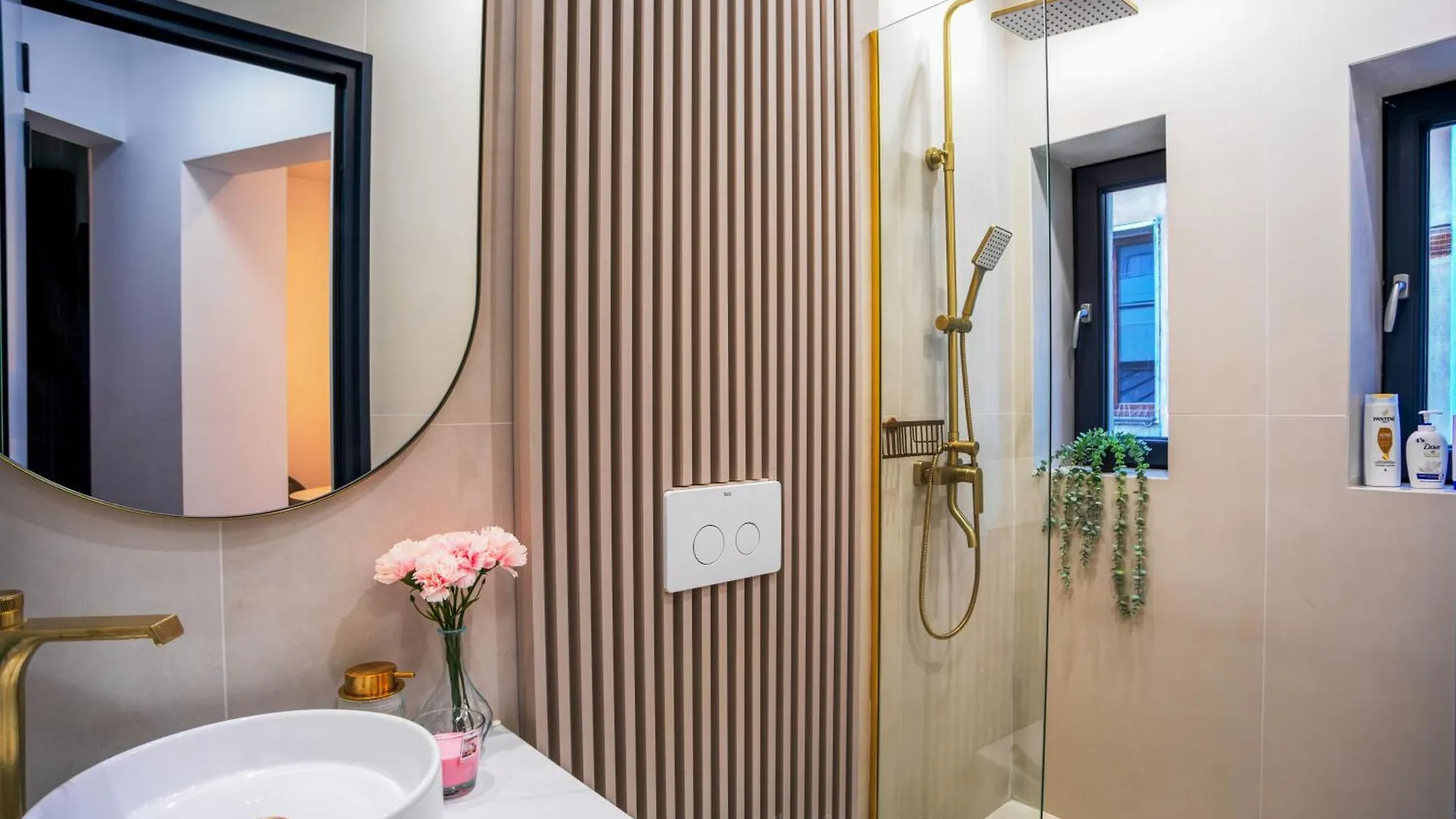Radisson Luxe - At Victoriei Avenue Apartment Bucharest