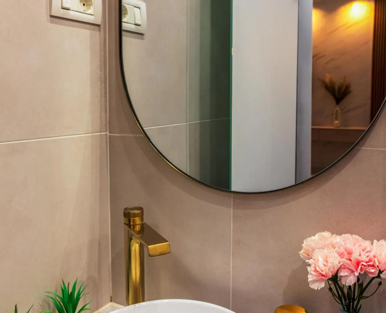 Radisson Luxe - At Victoriei Avenue Apartment Bucharest Romania
