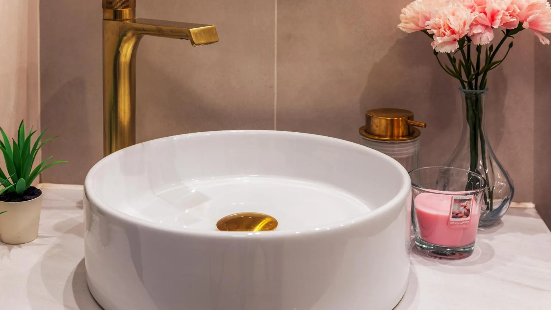 Radisson Luxe - At Victoriei Avenue Apartment Bucharest