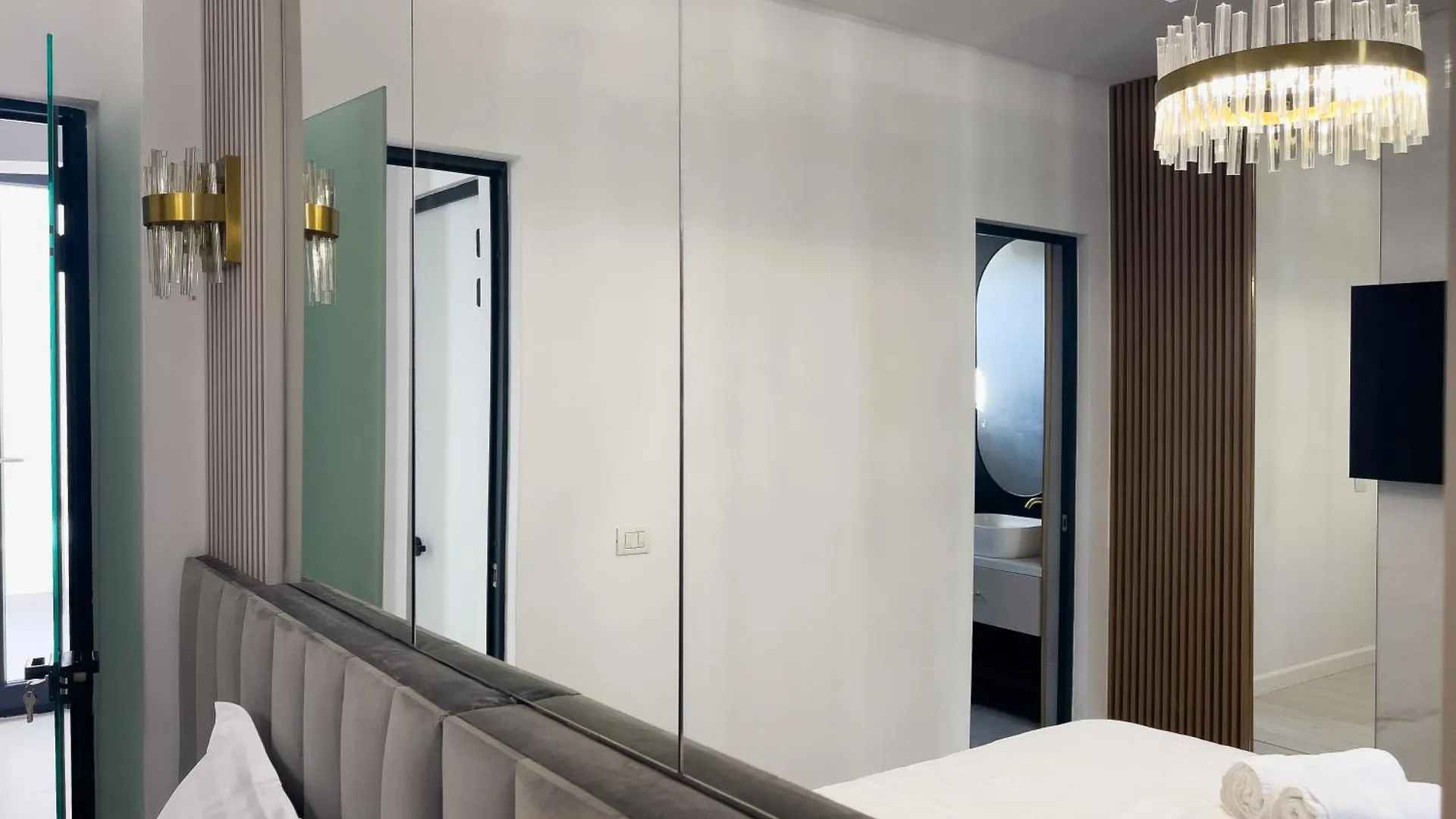 Radisson Luxe - At Victoriei Avenue Apartment Bucharest 0*,