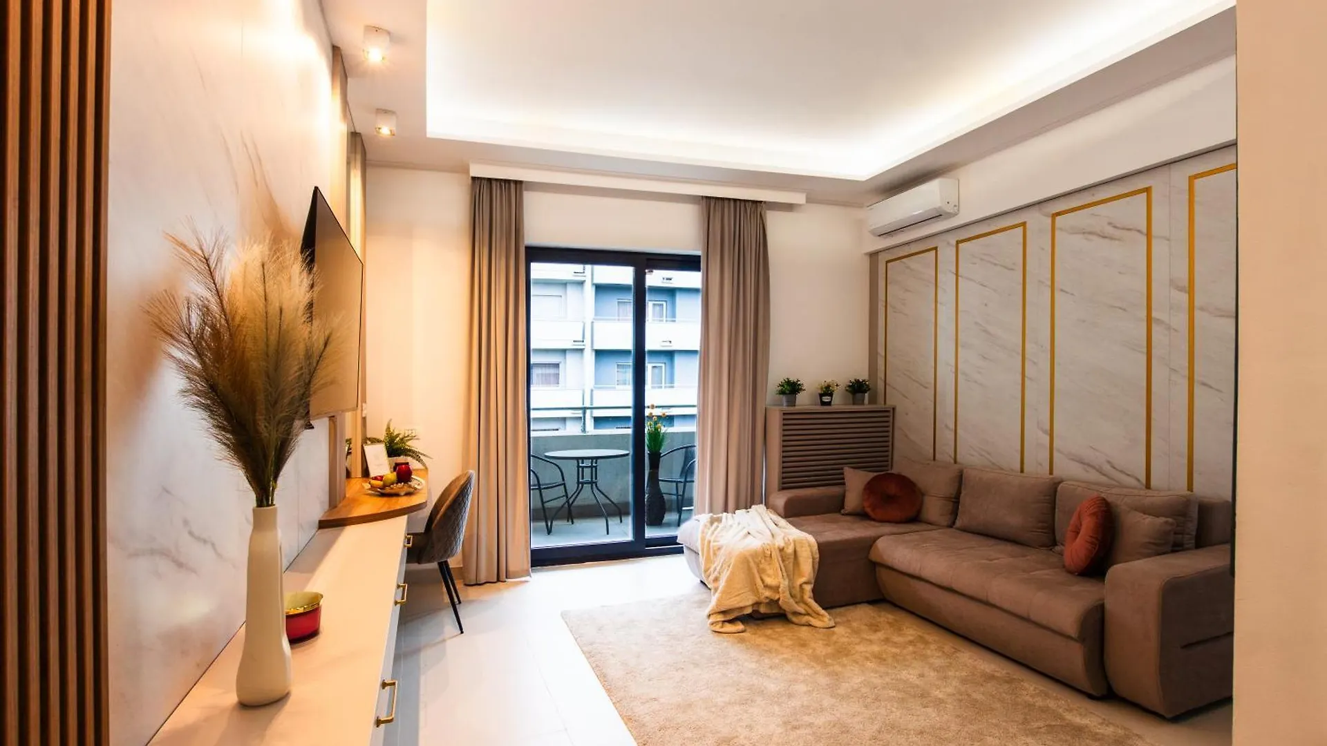 Radisson Luxe - At Victoriei Avenue Apartment Bucharest 0*,