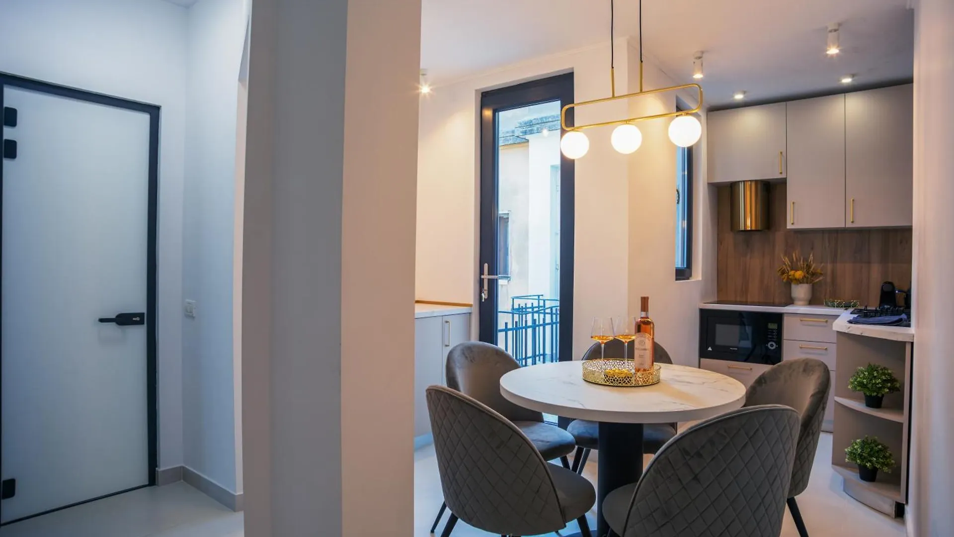 Radisson Luxe - At Victoriei Avenue Apartment Bucharest Romania